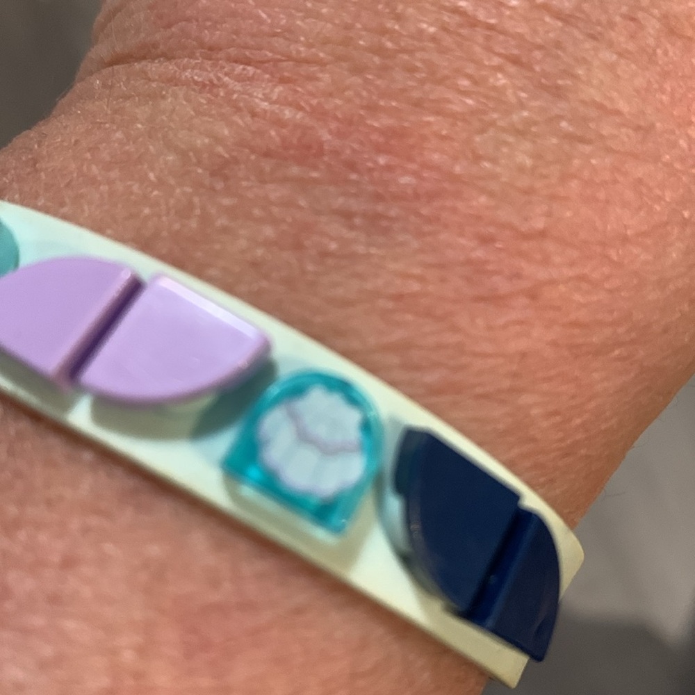 Fun bracelet, adjustable sizing - Picture 2 of 6